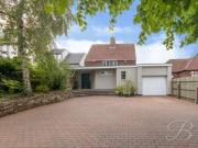 3 Bedrooms Detached house for sale in High Oakham Hill,...