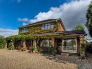 3 Bedrooms Detached house for sale in Hill Top,...