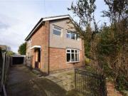 3 Bedrooms Detached house for sale in Holmwood View,...