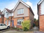 3 Bedrooms Detached house for sale in Horley, Surrey RH6
