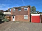 3 Bedrooms Detached house for sale in Knaphill, Woking,...