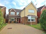 3 Bedrooms Detached house for sale in Knaphill, Woking,...