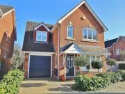 3 Bedrooms Detached house for sale in Knaphill, Woking,...