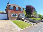 3 Bedrooms Detached house for sale in Laleham Close,...