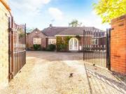 3 Bedrooms Detached house for sale in Leigh Park,...