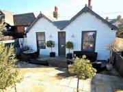3 Bedrooms Detached house for sale in Marine Terrace,...