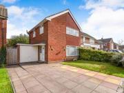 3 Bedrooms Detached house for sale in Meadow Road,...