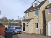 3 Bedrooms Detached house for sale in Oakdale Close,...