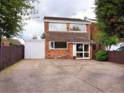 3 Bedrooms Detached house for sale in Rotherham Road,...