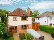 3 Bedrooms Detached house for sale in Vale Road, Seaford...