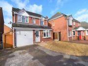 3 Bedrooms Detached house for sale in Warwick Way,...