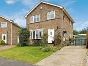 3 Bedrooms Detached house for sale in Woodview Close,...