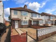 3 Bedrooms End terrace house for rent in Basildene Road,...