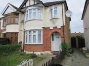 3 Bedrooms End terrace house for rent in Havering...
