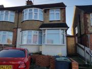 3 Bedrooms End terrace house for rent in Marsh Road,...