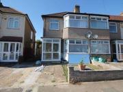 3 Bedrooms End terrace house for rent in Somerville...