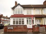3 Bedrooms End terrace house for rent in Warlingham...