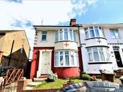 3 Bedrooms End terrace house for sale in Chester Avenue,...