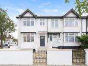 3 Bedrooms End terrace house for sale in Christchurch...