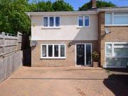 3 Bedrooms End terrace house for sale in Dedham Close,...