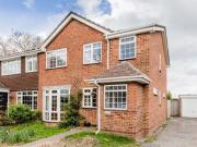 3 Bedrooms End terrace house for sale in Meadow Close,...
