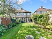 3 Bedrooms End terrace house for sale in Sandlands Road,...