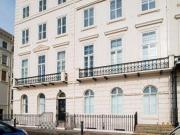 3 Bedrooms Flat for rent in Adelaide Crescent, Hove,...