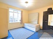 3 Bedrooms Flat for rent in Beaconsfield Road, Walworth SE17