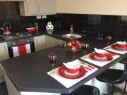 3 Bedrooms Flat for rent in Bolton Road, Salford,...