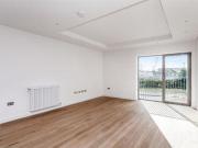 3 Bedrooms Flat for rent in Botanic Square, London E14