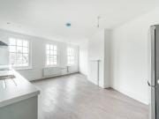 3 Bedrooms Flat for Rent in Bridge Street | Foxtons