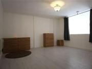 3 Bedrooms Flat for rent in Calderwood Street, London SE18