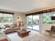 3 Bedrooms Flat for rent in Campden Hill Road, London W8