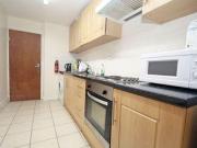 3 Bedrooms Flat for rent in Cardigan Road, Hyde Park,...