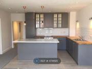 3 Bedrooms Flat for rent in Channel View, Bexhill On Sea...