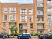 3 Bedrooms Flat for Rent in Charmille Avenue | Foxtons