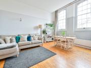 3 Bedrooms Flat for Rent in College Green Court | Foxtons 3 Bedrooms Flat for Rent in College Green Court | Foxtons