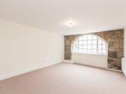 3 Bedrooms Flat for rent in Constitution Street,...