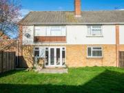 3 Bedrooms Flat for rent in Dinas Close, Cheltenham GL51