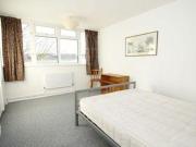 3 Bedrooms Flat for rent in Garratt Lane, London SW17
