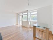 3 Bedrooms Flat for Rent in Hazelhurst Road | Foxtons