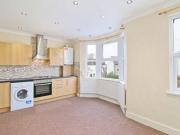 3 Bedrooms Flat for rent in Heath Road, Thornton Heath,...