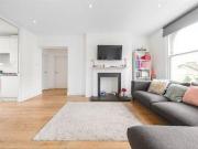 3 Bedrooms Flat for rent in Landor Road, London SW9