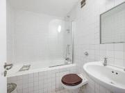 3 Bedrooms Flat for Rent in Lauderdale Tower | Foxtons