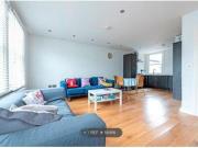 3 Bedrooms Flat for rent in Longley Road, London SW17