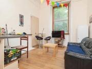 3 Bedrooms Flat for rent in Lutton Place, Edinburgh EH8