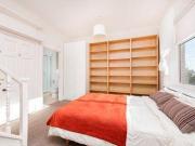 3 Bedrooms Flat for rent in Lymington Road, West...