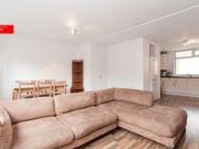 3 Bedrooms Flat for rent in Manchester Road, Isle Of...