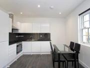 3 Bedrooms Flat for rent in Middle Road, Harrow HA2