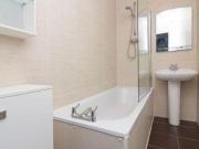 3 Bedrooms Flat for rent in Montague Street, Edinburgh EH8